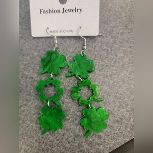 Fashion Jewelry Green Clover Earrings with Intricate Leaf Design